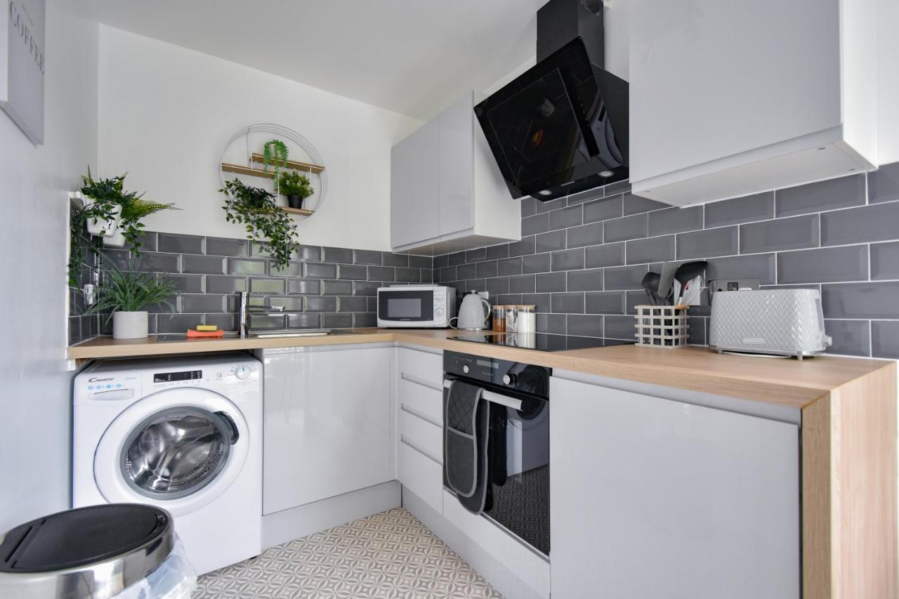 Stylish One Bed Apartment Near Cotswolds Raf Carterton Exterior photo